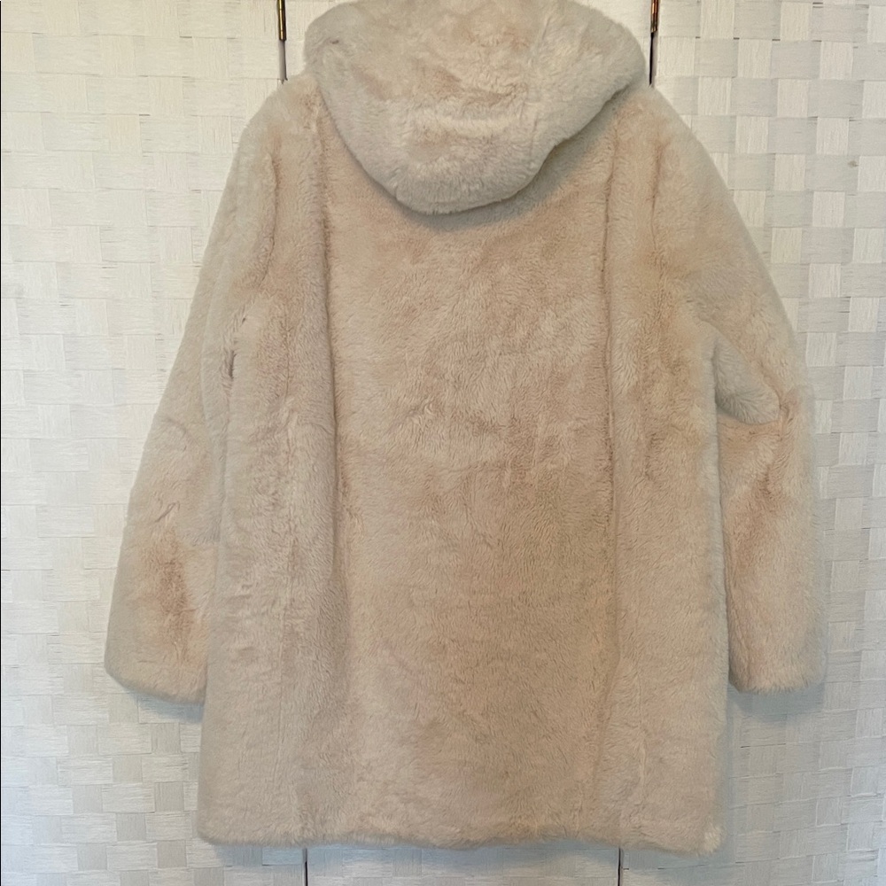 DKNY Plush Winter White Teddy Jacket Size XL PTP 26” EUC - Picture 7 of 13